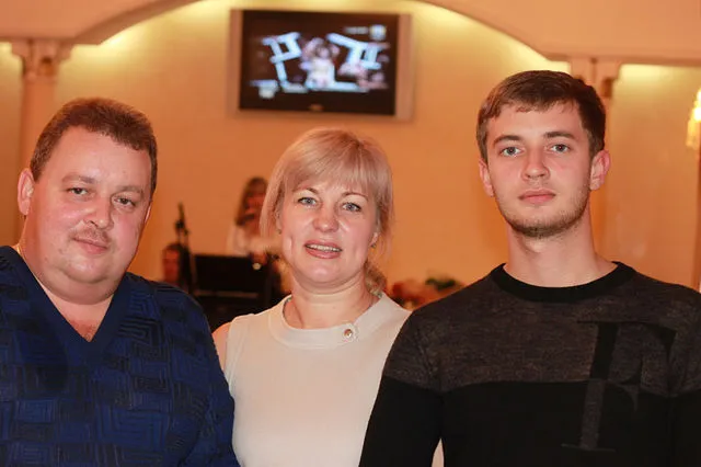 Viktor Lohachov with his mother Halyna and father Serhii Lohachov (photo from a banned russian social network where Halyna Lohachova has a profile; 2012 year)